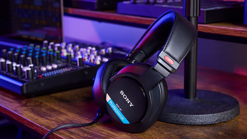 【本日発売】ソニーの密閉型モニターヘッドホン「MDR-M1」、国内販売がスタート。重さ約216g、周波数帯域5Hz～80kHz