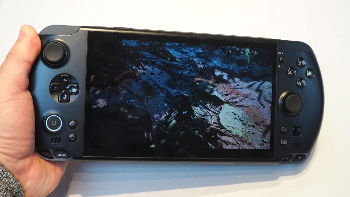 ポータブルゲーミングPC「GPD WIN 5」の国内発売が12/27に決定。着脱式バッテリーを外すと本体を350g軽くできる